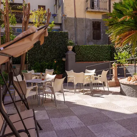 Hotell B E B Alexia 3*